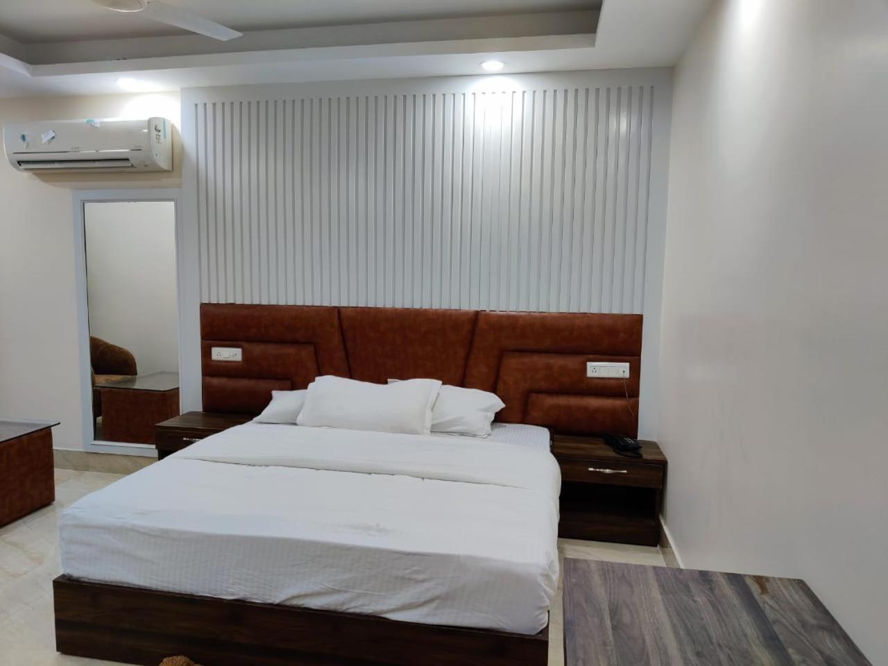 Hotel Maira Dehradun Extérieur photo