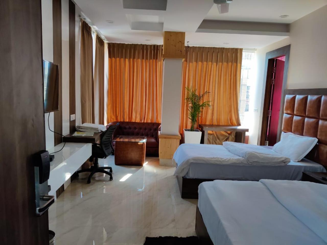 Hotel Maira Dehradun Extérieur photo