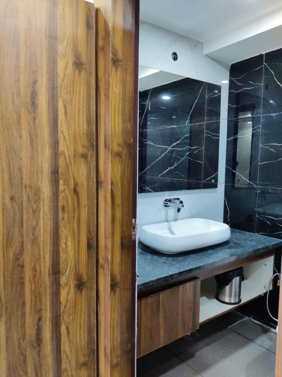 Hotel Maira Dehradun Extérieur photo