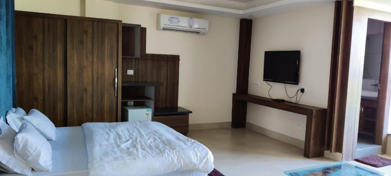 Hotel Maira Dehradun Extérieur photo